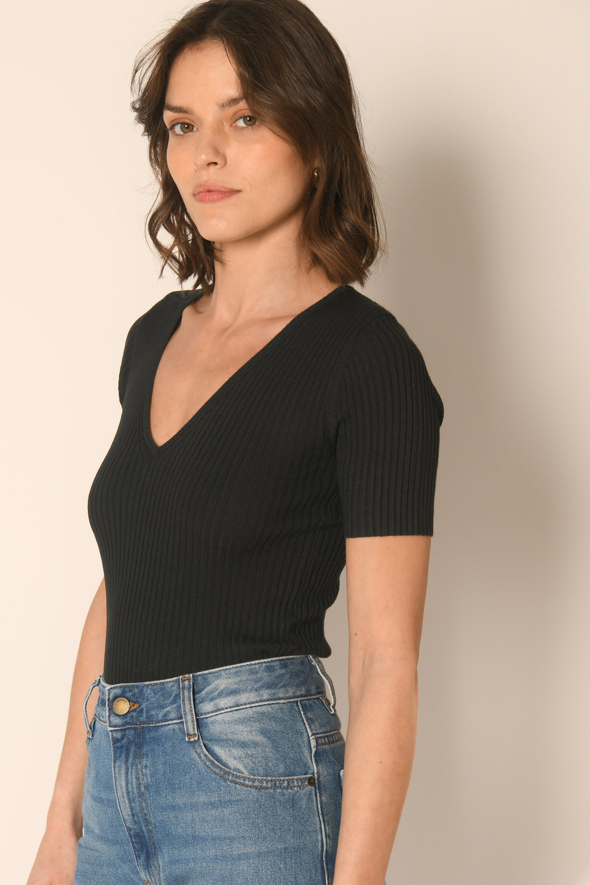 PULL COL V MANCHES COURTES - NOIR - ABBY